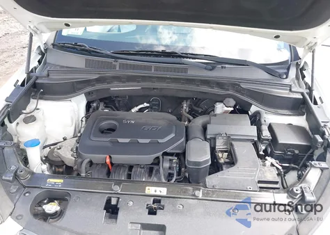 2017 Hyundai Santa Fe Sport 2.4L z USA, uszkodzony, nr VIN 5NMZUDLB1HH047839